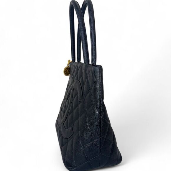 CHANEL Black Vintage CC Logo Caviar Leather Quilted Medallion Tote Bag - Picture 5 of 16